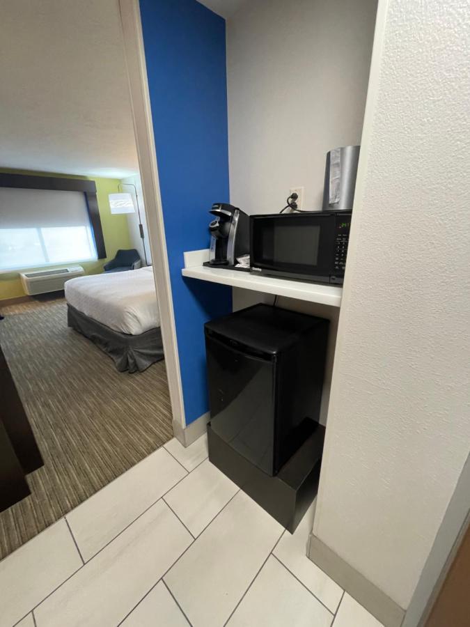 Holiday Inn Express Hotel & Suites Las Vegas By Ihg Bagian luar foto