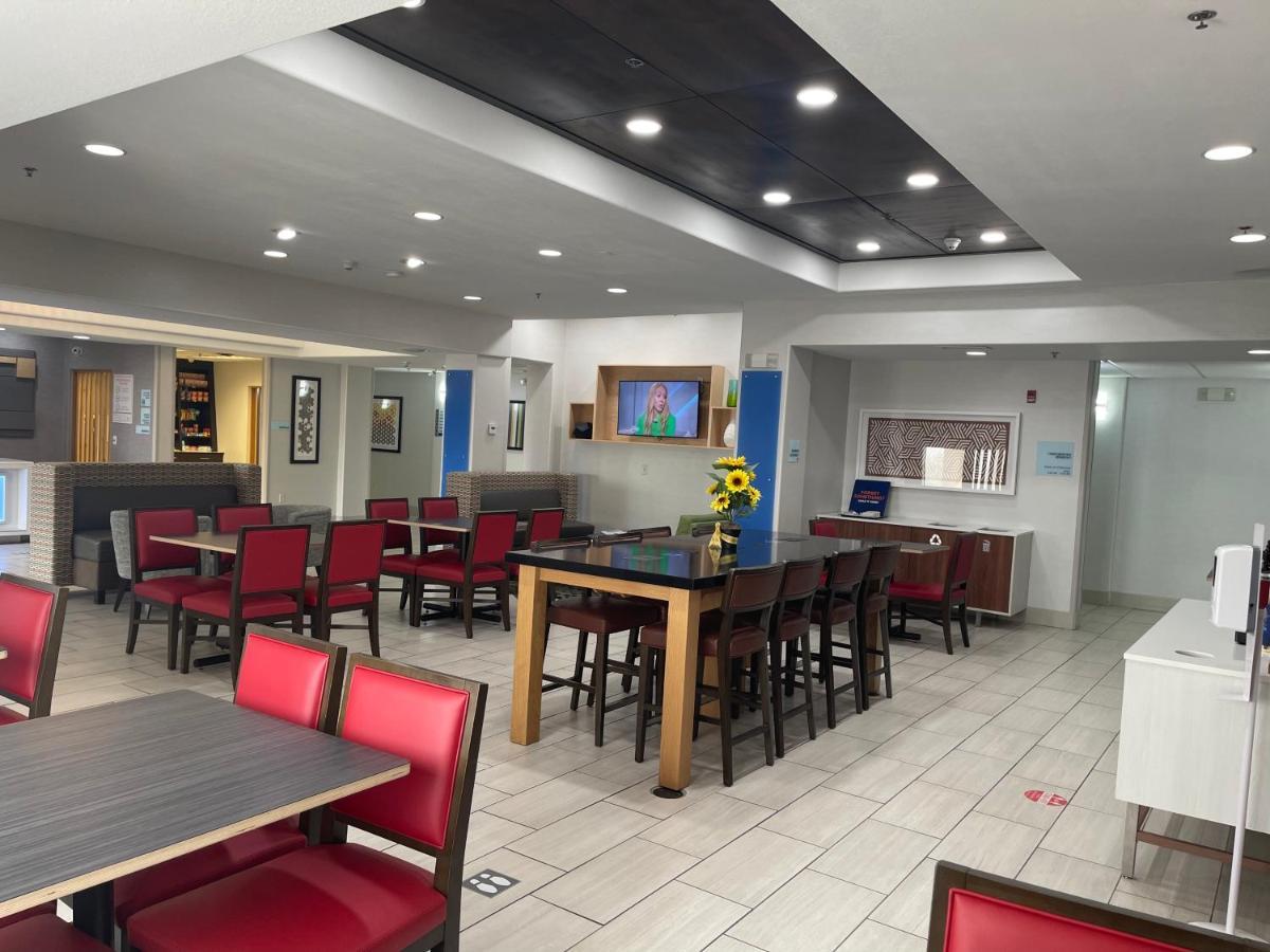 Holiday Inn Express Hotel & Suites Las Vegas By Ihg Bagian luar foto