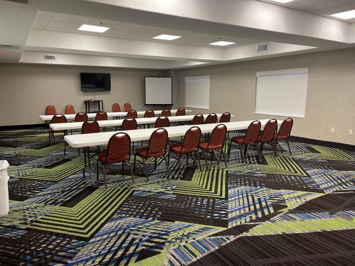 Holiday Inn Express Hotel & Suites Las Vegas By Ihg Bagian luar foto
